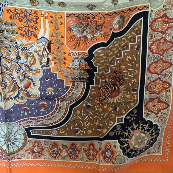 Authentic rare Hermes Aux Portes du Palais silk scarf - Picture 4 of 11